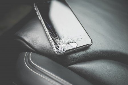 How to Safely Dispose of a Broken Phone (A Guide)