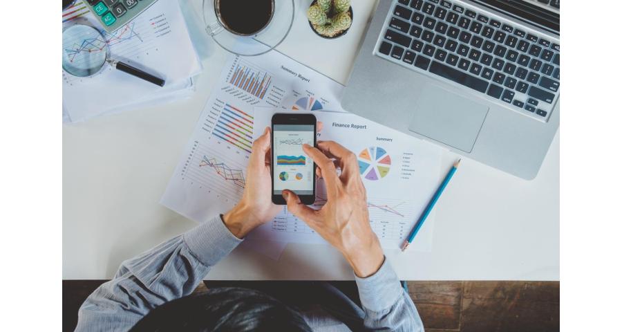 Trading in Your Phone vs. Selling It: A Value Comparison