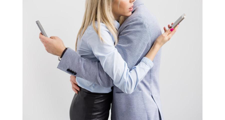PHUB YOU:  Why Phubbing Is Destroying Your Love Life